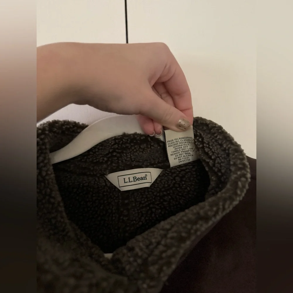 L.L. Bean Women's Brown Shearling Vest - Picture 6 of 6